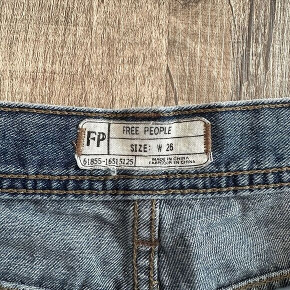Free People Denim Short Shorts 26 Low Rise Raw Hems Button Fly Distressed - Picture 5 of 12
